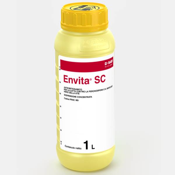 Confezione da 1 litro di Envita® SC BASF, fungicida liquido in sospensione concentrata per la difesa della vite da peronospora e marciume nero.