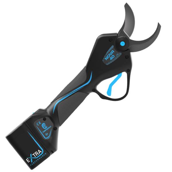 Forbice elettrica professionale Campagnola Nova 40 con sistema a batteria plug-in per potatura di olivi e frutteti.